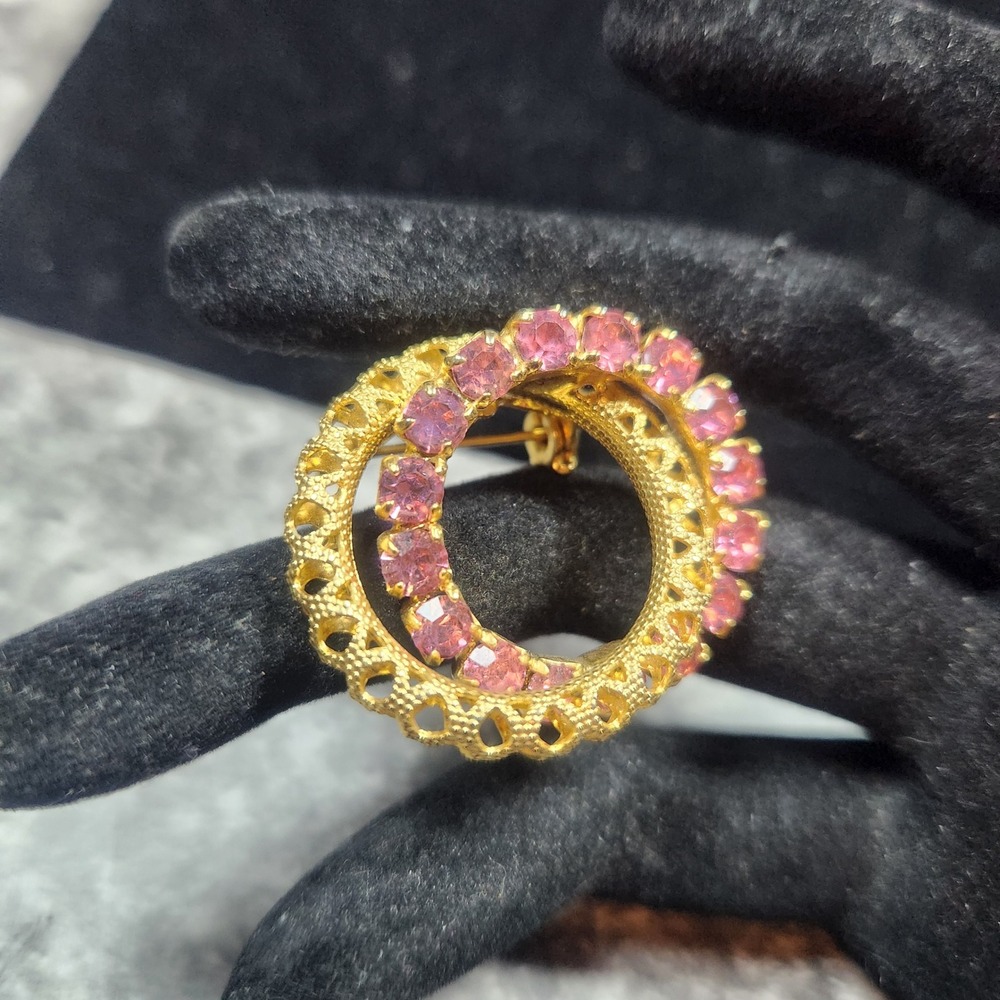 Vintage Gold Tone Pink Rhinestone Wreath Brooch Filigree Circle Pin